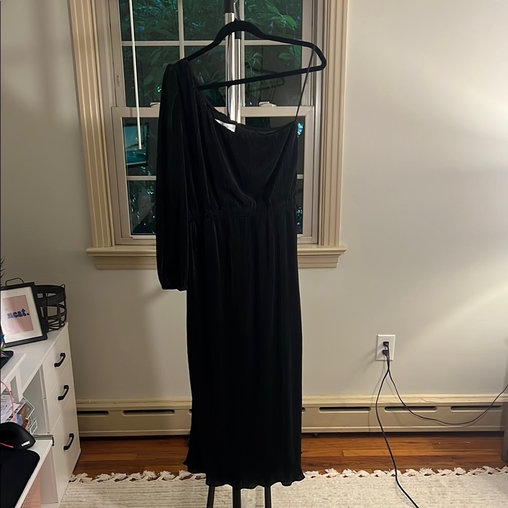 Petal & Pup Pontee One Shoulder Pleated Midi Dress - Black